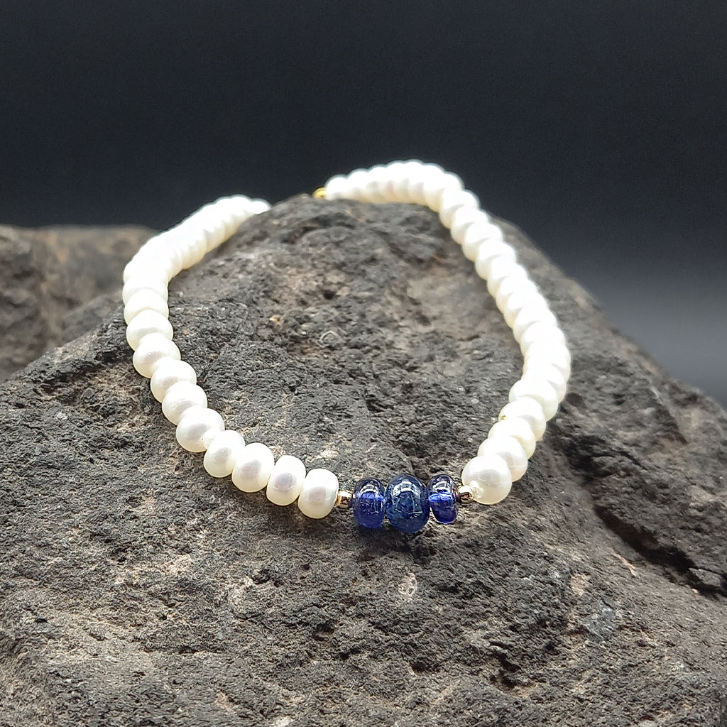 Pulsera de perlas con zafiro cabuchon