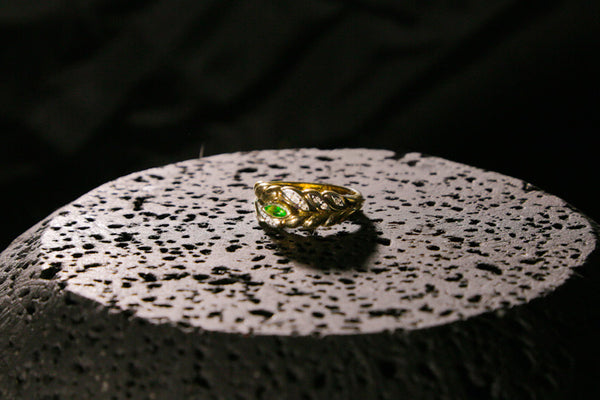 Anillo de esmeralda con diamante