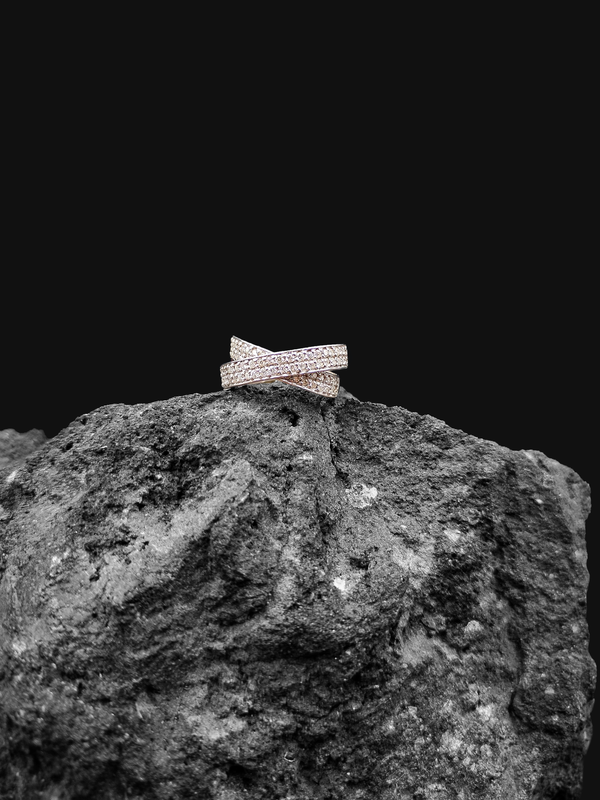 Anillo entre cruzado de diamantes