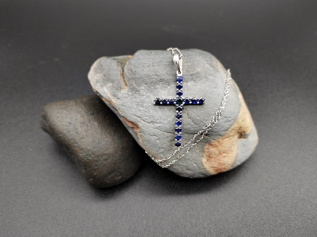 Cruz de zafiros